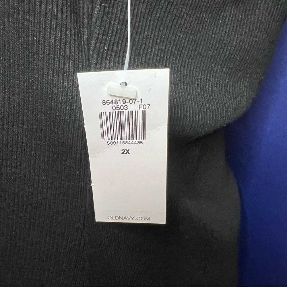 Old Navy Black Sleeveless Tank Top - Picture 3 of 8